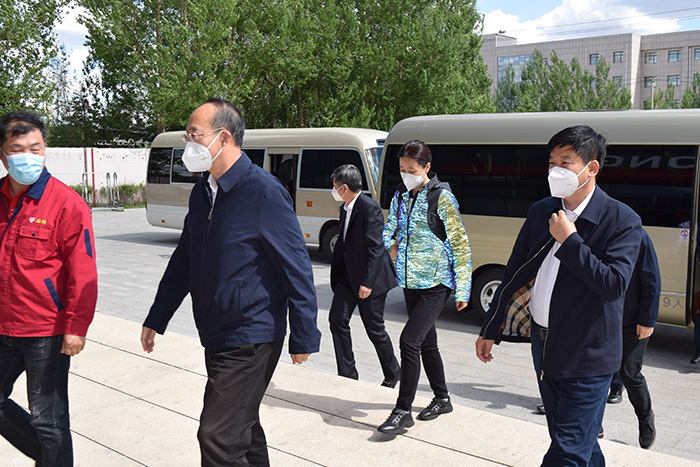 吉林省委常委、常务副省长吴靖平莅临NG电子游戏生产基地督导调研